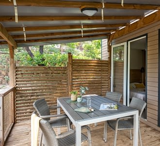 Camping les Tournels : Cottage Camarat - Terrasse ombragée