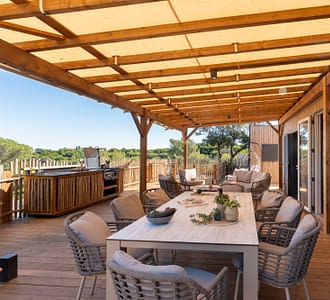 Campeggio Les Tournels: Cottage Chênes Lièges - Grande terrazza con barbecue