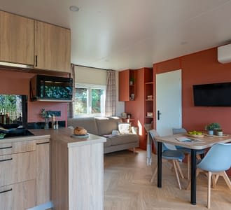 Campeggio Les Tournels: Cottage Chênes Lièges - Cucina e salone