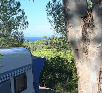 Kemp Les Tournels: Superiorní poloha - Výhled na moře z míst