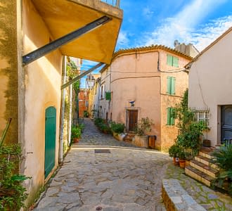 Camping les Tournels : Découverte des villages du Golfe de Saint-tropez - Rue de Ramatuelle