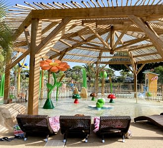 Campingplatz Les Tournels: Badelandschaft - Wasserspiele