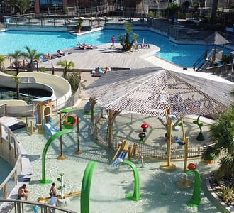 Campeggio Les Tournels: Parco acquatico - Vista delle piscine