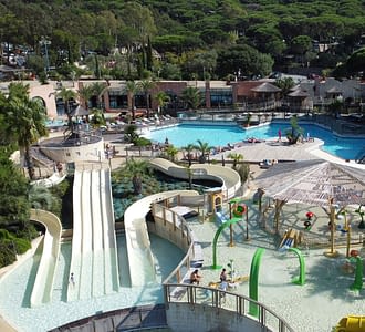 Campeggio Les Tournels: Parco acquatico con scivoli e piscina bassa