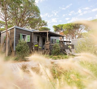 Camping les Tournels : Vue extérieure d'une location