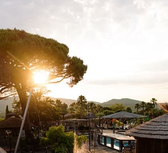 Camping Les Tournels: Vista al tramonto dal campeggio