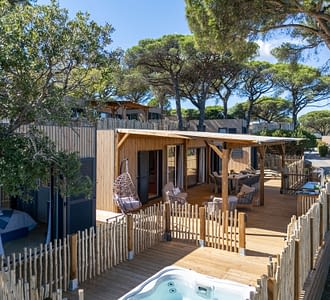 Campingplatz Les Tournels: Cottage Chênes Lièges - Terrasse