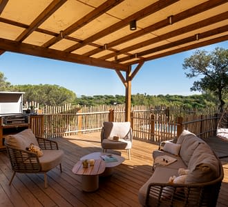 Campeggio Les Tournels: Cottage Chênes Lièges - Terrazza con barbecue e spa privata