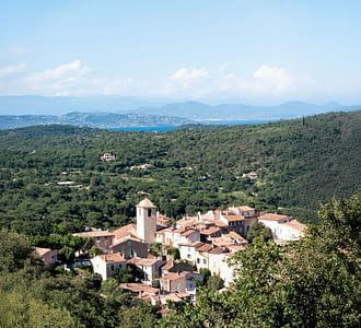 Camping les Tournels : Vue d'un village dans le golfe de St Tropez