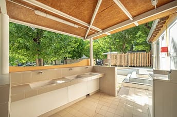 Camping Arc en Ciel - Services - Sanitary facilities