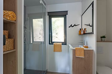 Camping La Sir&egrave;ne _ Cottage 2 Signature - salle de bain