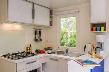 Camping la Sir&egrave;ne - H&eacute;bergements - Sir&egrave;ne 2 Clim - 3m - 4 personnes - 2 chambres - Cuisine