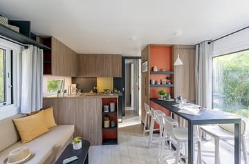 Camping la Sirène - Hébergements - Sirène 3 Confort- 6 personnes - 3 chambres - Séjour / Terrasse