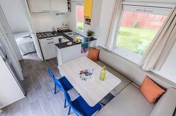 Campingplatz La Sirène - Mietunterkünfte - Sirène 2 Clim - 3m - 4 Personen - 2 Zimmer - Wohnzimmer / Küche
