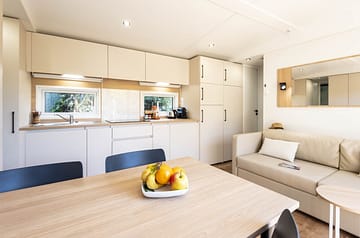 Camping la Sirène - Hébergements - Lodge 2 - 4 personnes - 2 chambres – Salon cuisine