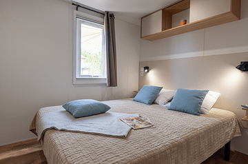 Chambre parentale hébergement premium camping la Sirene