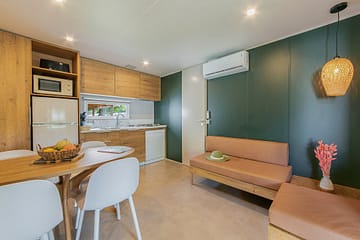 Camping Arc en Ciel - Locations - Cottage Calys - Salon - Cuisine