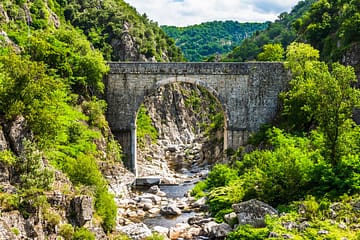 Ardèche - Vue des Gorges du Doux depuis le train Mastrou