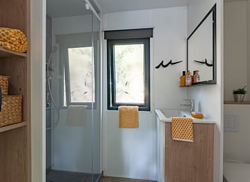 Camping La Sir&egrave;ne _ Cottage 2 Signature - salle de bain