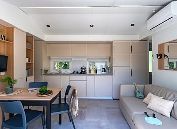 Camping la Sir&egrave;ne - H&eacute;bergements - Sir&egrave;ne 2 Confort - 4 personnes - 2 chambres - S&eacute;jour