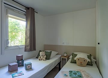 Camping la Sir&egrave;ne - H&eacute;bergements - Sir&egrave;ne 2 Confort - 4 personnes - 2 chambres - Chambre enfants