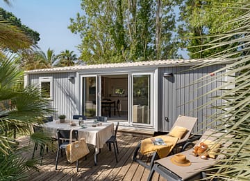 Camping la Sir&egrave;ne - H&eacute;bergements - Sir&egrave;ne 2 Confort - 4 personnes - 2 chambres - Ext&eacute;rieur