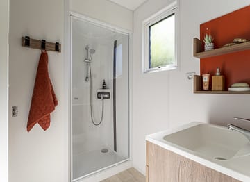 Camping la Sir&egrave;ne - H&eacute;bergements - Sir&egrave;ne 3 Confort- 6 personnes - 3 chambres - Salle de bain