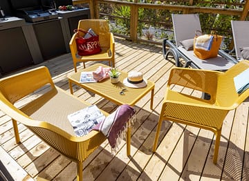 Camping la Sir&egrave;ne - H&eacute;bergements - Lodge 2 - 4 personnes - 2 chambres - salon ext&eacute;rieur