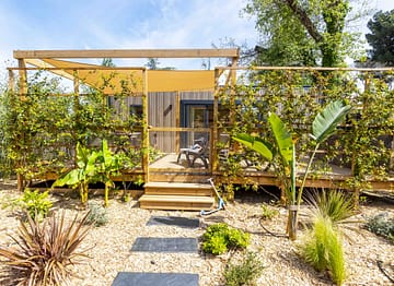 Camping la Sir&egrave;ne - H&eacute;bergements - Lodge 2 - 4 personnes - 2 chambres &ndash; ext&eacute;rieur