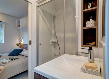 Camping la Sir&egrave;ne - H&eacute;bergements - Cottage 3 - 6 personnes - 3 chambres - Salle de bain