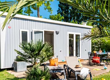 Camping la Sir&egrave;ne - H&eacute;bergements - Sir&egrave;ne 2 - 4 personnes - 2 chambres - Ext&eacute;rieur