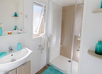 Camping la Sir&egrave;ne - H&eacute;bergements - Sir&egrave;ne 2 - 4 personnes - 2 chambres - Salle de bain