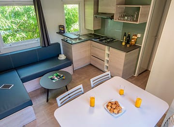Camping la Sir&egrave;ne - H&eacute;bergements - Sir&egrave;ne 3 Clim - 3m - 6 personnes - 3 chambres - S&eacute;jour / Cuisine