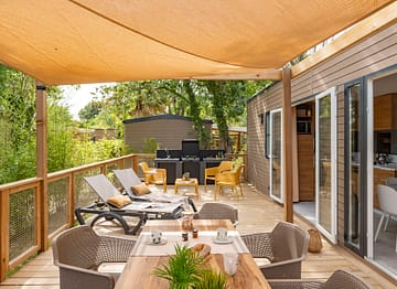 Camping la Sir&egrave;ne - H&eacute;bergements - Lodge 3 - 6 personnes - 3 chambres 2 salles de bain- terrasse