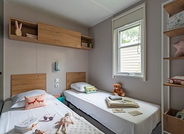 Camping la Sir&egrave;ne - H&eacute;bergements - Lodge 3 Prestige - 6 personnes - 3 chambres - Chambre enfants