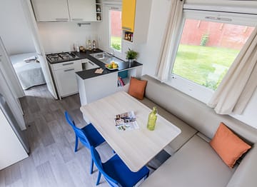 Campingplatz La Sirène - Mietunterkünfte - Sirène 2 Clim - 3m - 4 Personen - 2 Zimmer - Wohnzimmer / Küche