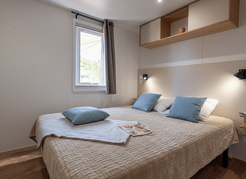 Chambre parentale hébergement premium camping la Sirene