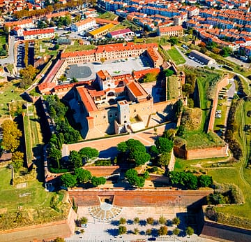 Vue a&eacute;rienne de la ville de Perpignan en France