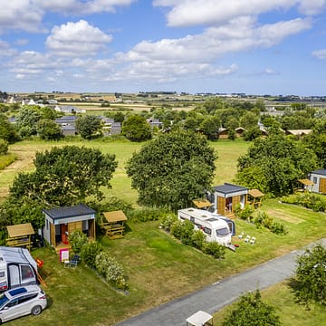 Camping Les Mouettes - Vue aérienne des emplacements avec sanitaires privés