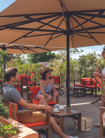 Le Brasilia campsite, restaurant facilities, family having an aperitif at the snack bar