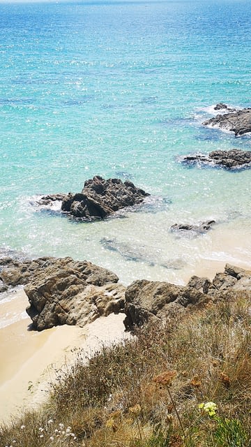Les Terrasses de Kersiny - Plage et falaise dans la région du camping