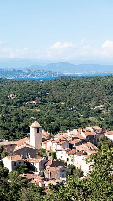 Camping les Tournels : Vue d'un village dans le golfe de St Tropez