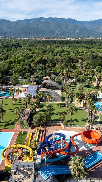 Vue aérienne du parc aquatique du Camping La Sirène à Argelès-sur-Mer