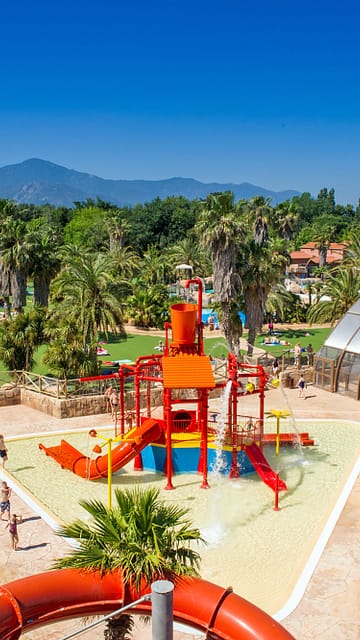 Camping La Sir&egrave;ne - Parque acu&aacute;tico - Vista a&eacute;rea de la zona acu&aacute;tica de juegos