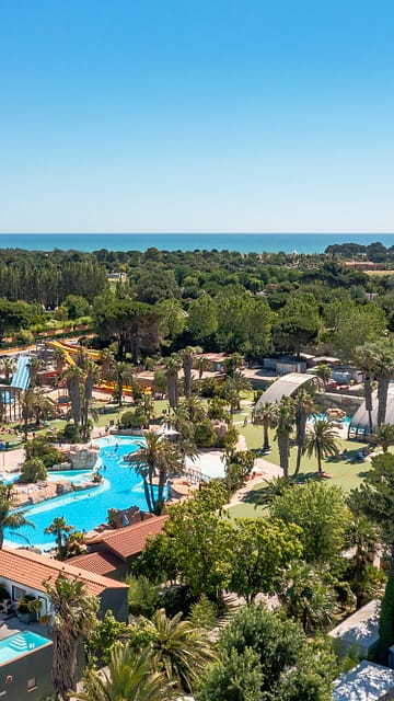 Camping la Sir&egrave;ne - Vue a&eacute;rienne du domaine et de la mer m&eacute;diterran&eacute;e