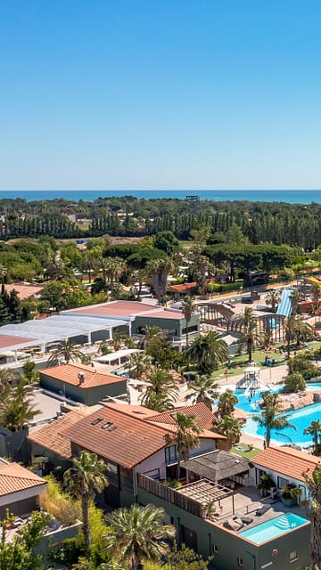 Camping la Sirène - Vue aérienne du domaine et de la mer méditerranée