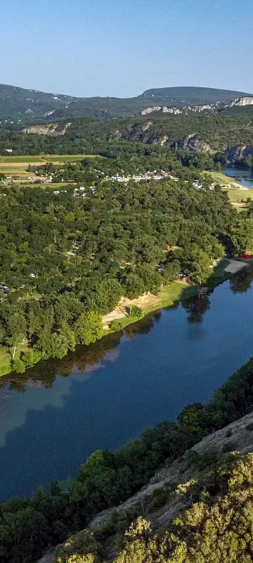 Camping Arc en Ciel - Le domaine - Vue a&eacute;rienne du camping et de l\'Ard&egrave;che