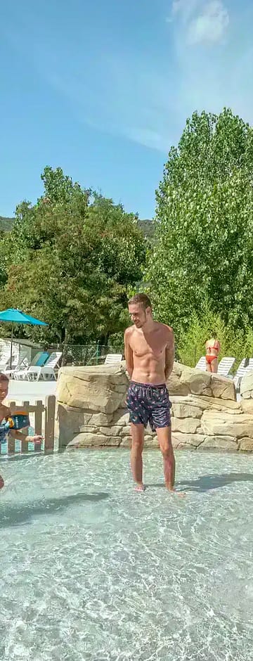 Camping Arc en Ciel - Espace aquatique - pataugeoire avec jeux d&rsquo;eau