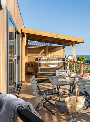 Les terrasses de Kersiny - Terrasse d'un hébergement premium avec vue sur la mer