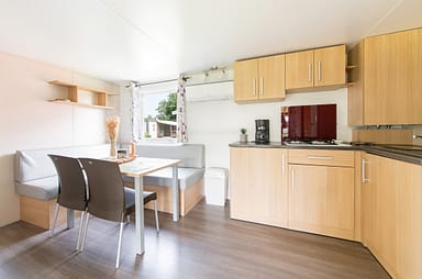 La Plage Fleurie campsite - Rentals - Alizé Cottage - 4 persons - 2 bedrooms - Living area - Kitchen